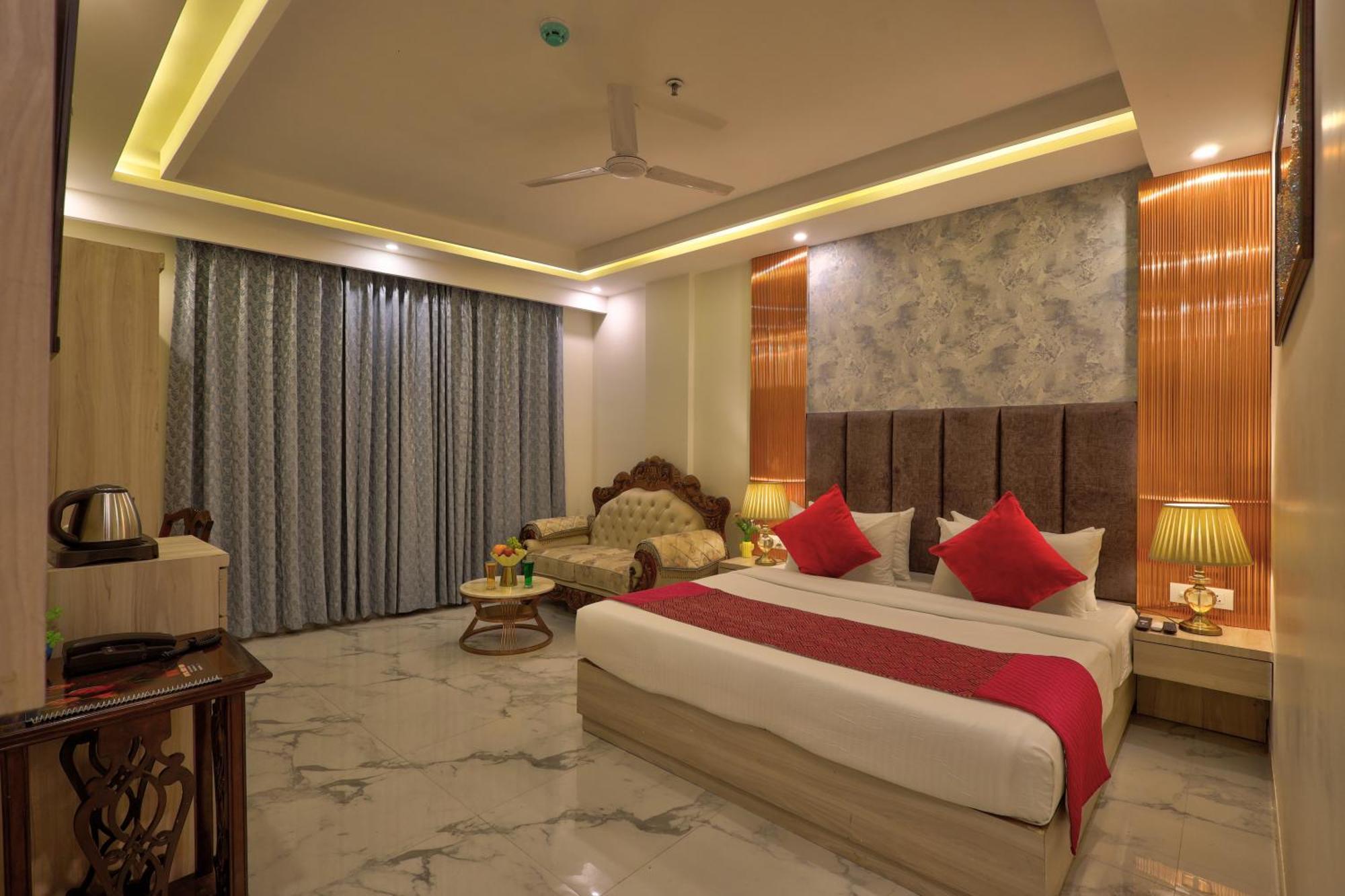 Hotel East Residency Aerocity Delhi Airport Hotel 4*
