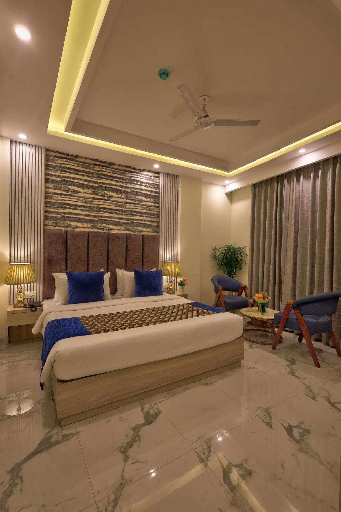 Hotel East Residency Aerocity Delhi Airport 4*