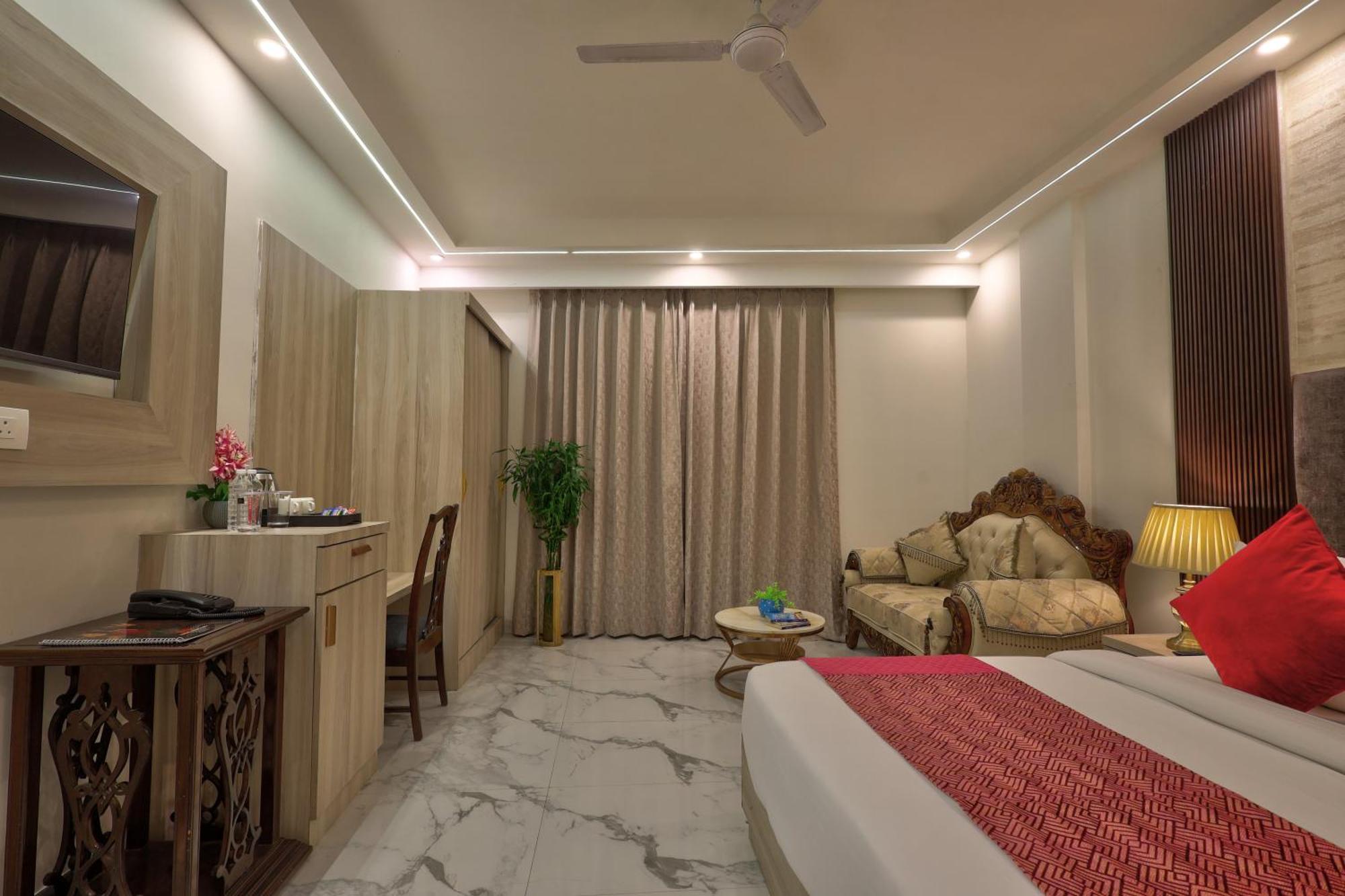 Hotel East Residency Aerocity Delhi Airport 4* New Delhi