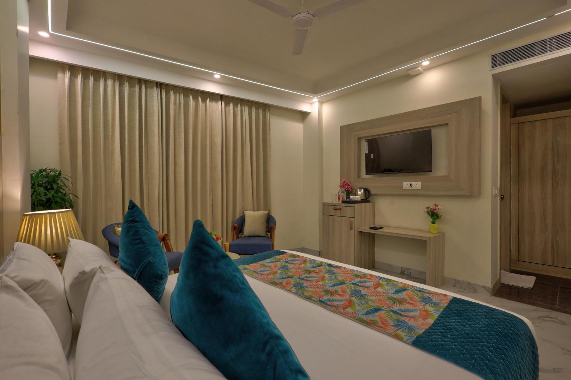 Hotel East Residency Aerocity Delhi Airport 4* New Delhi