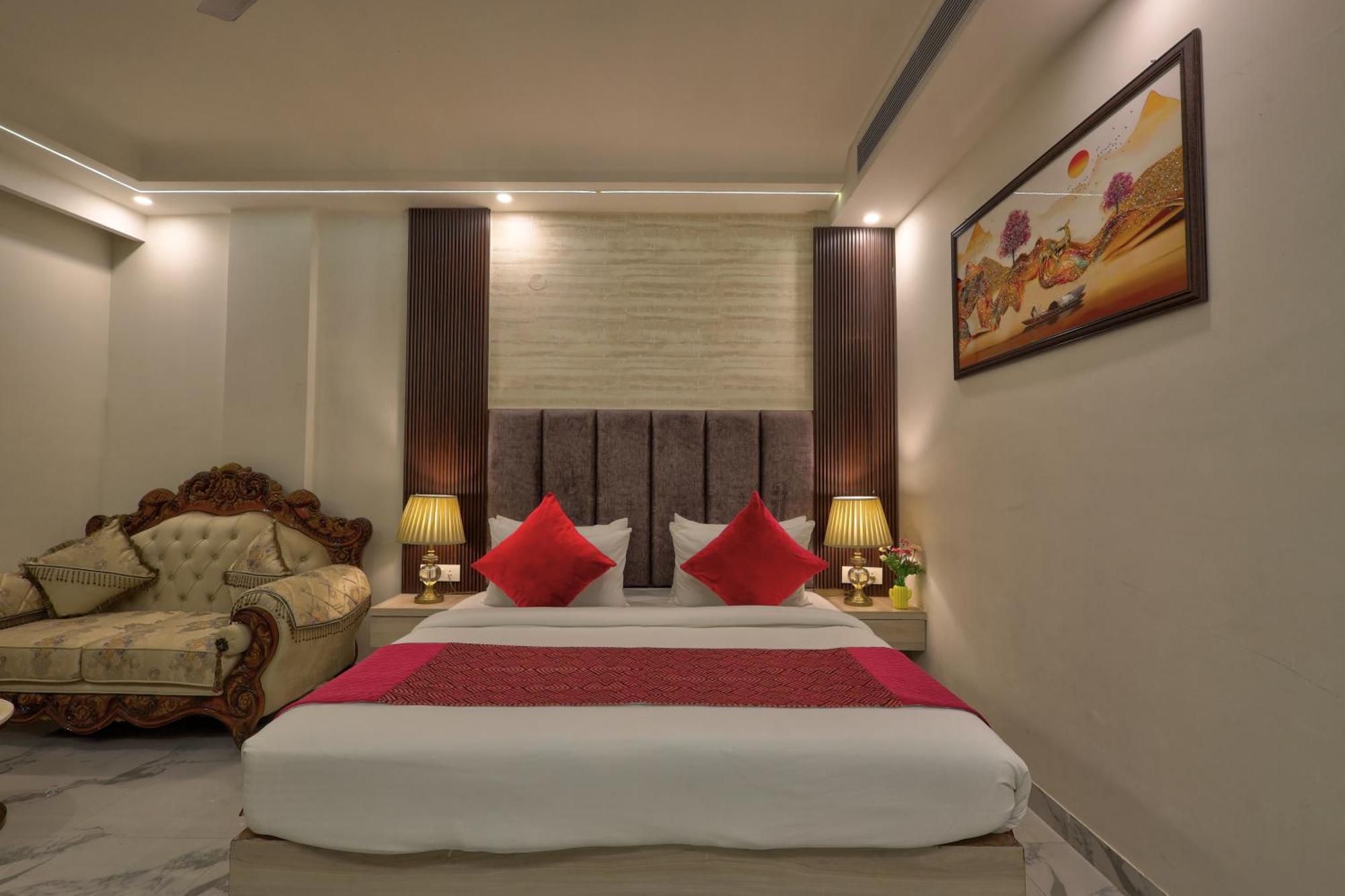 Hotel East Residency Aerocity Delhi Airport Hotel 4*