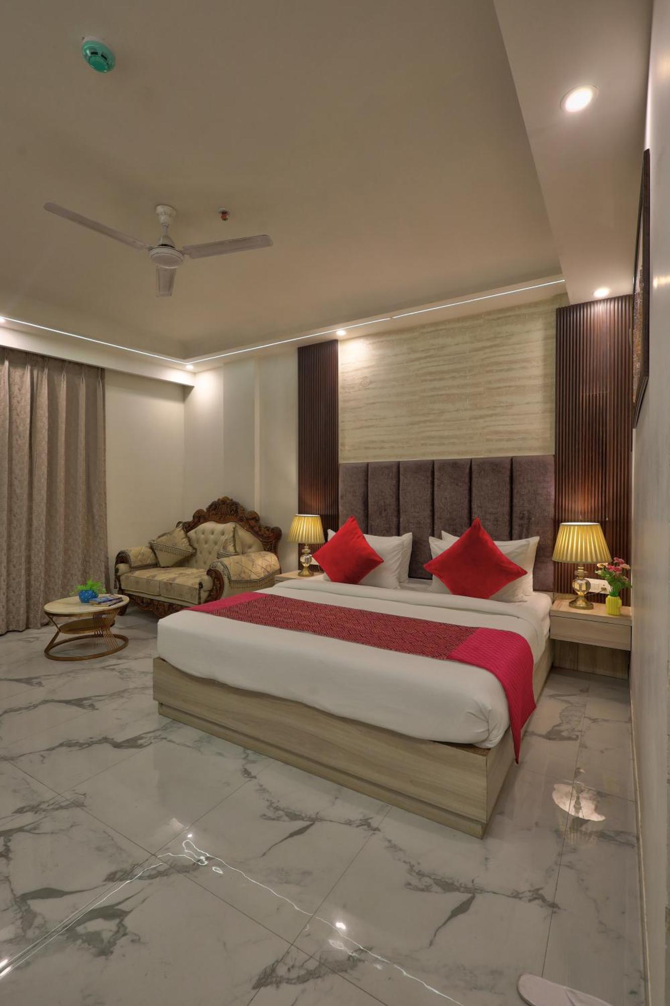 Hotel East Residency Aerocity Delhi Airport Hotel 4*