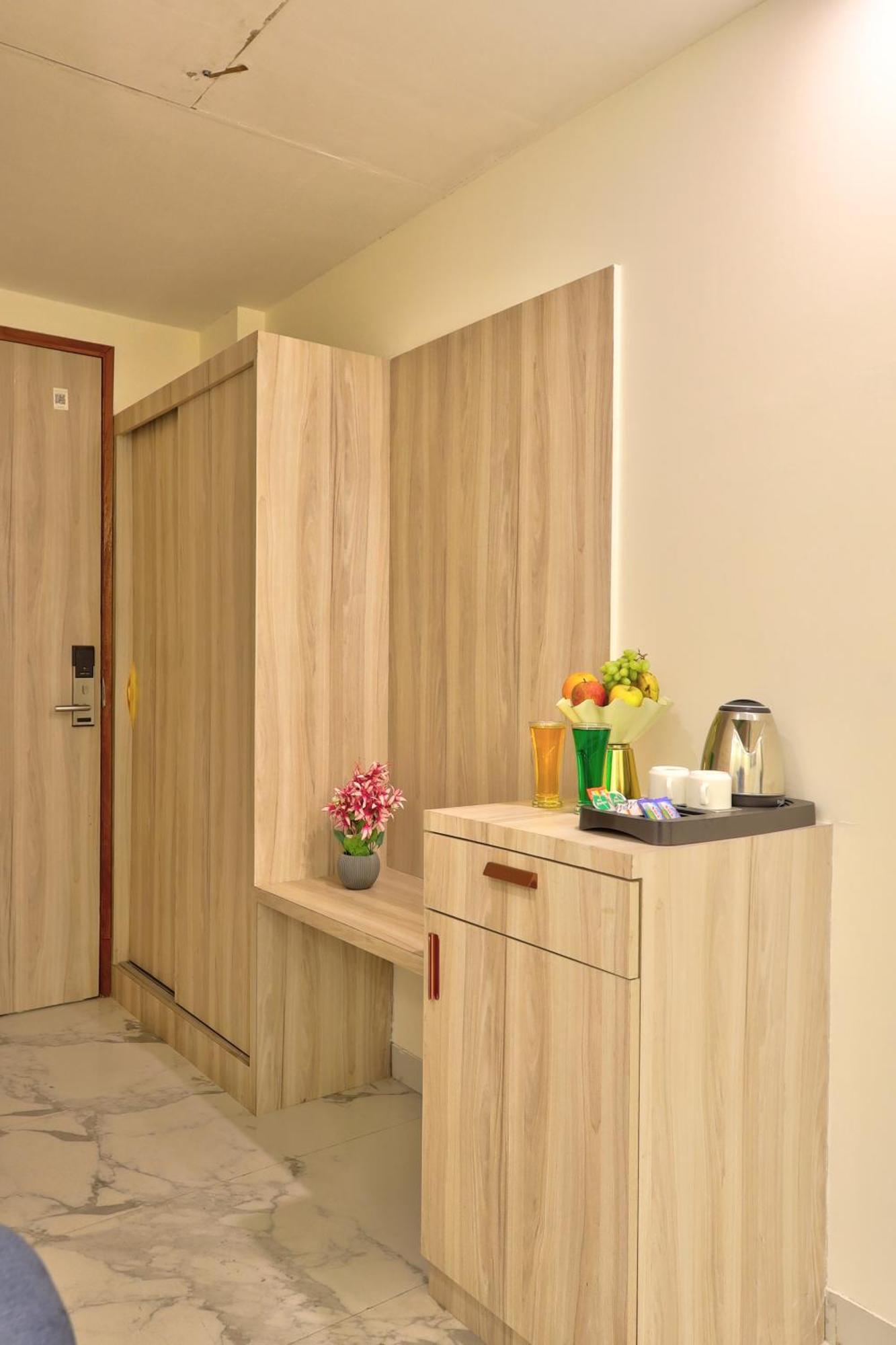 Hotel East Residency Aerocity Delhi Airport