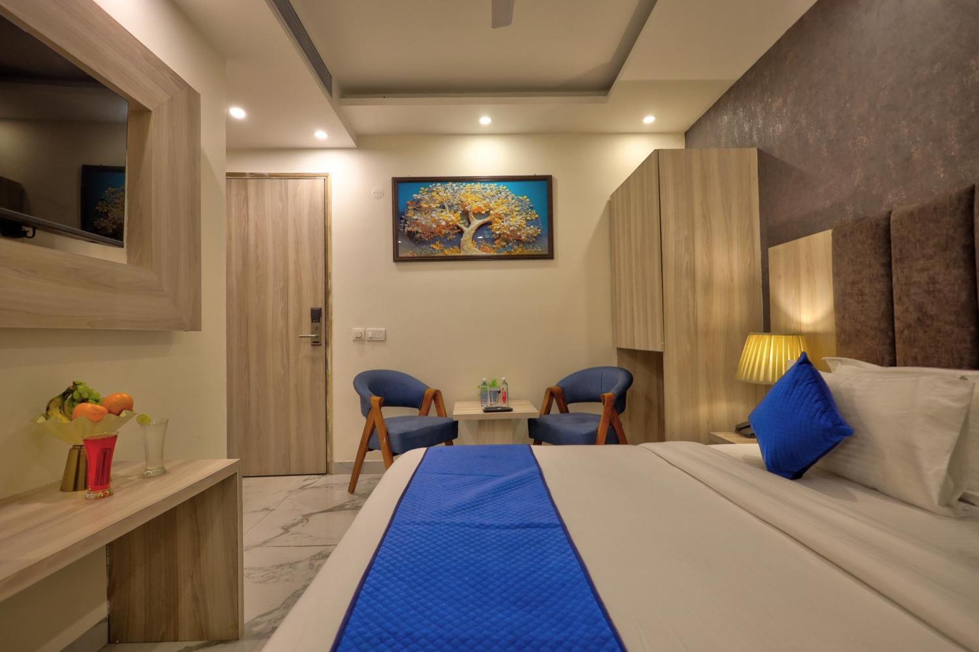 Hotel East Residency Aerocity Delhi Airport 4*