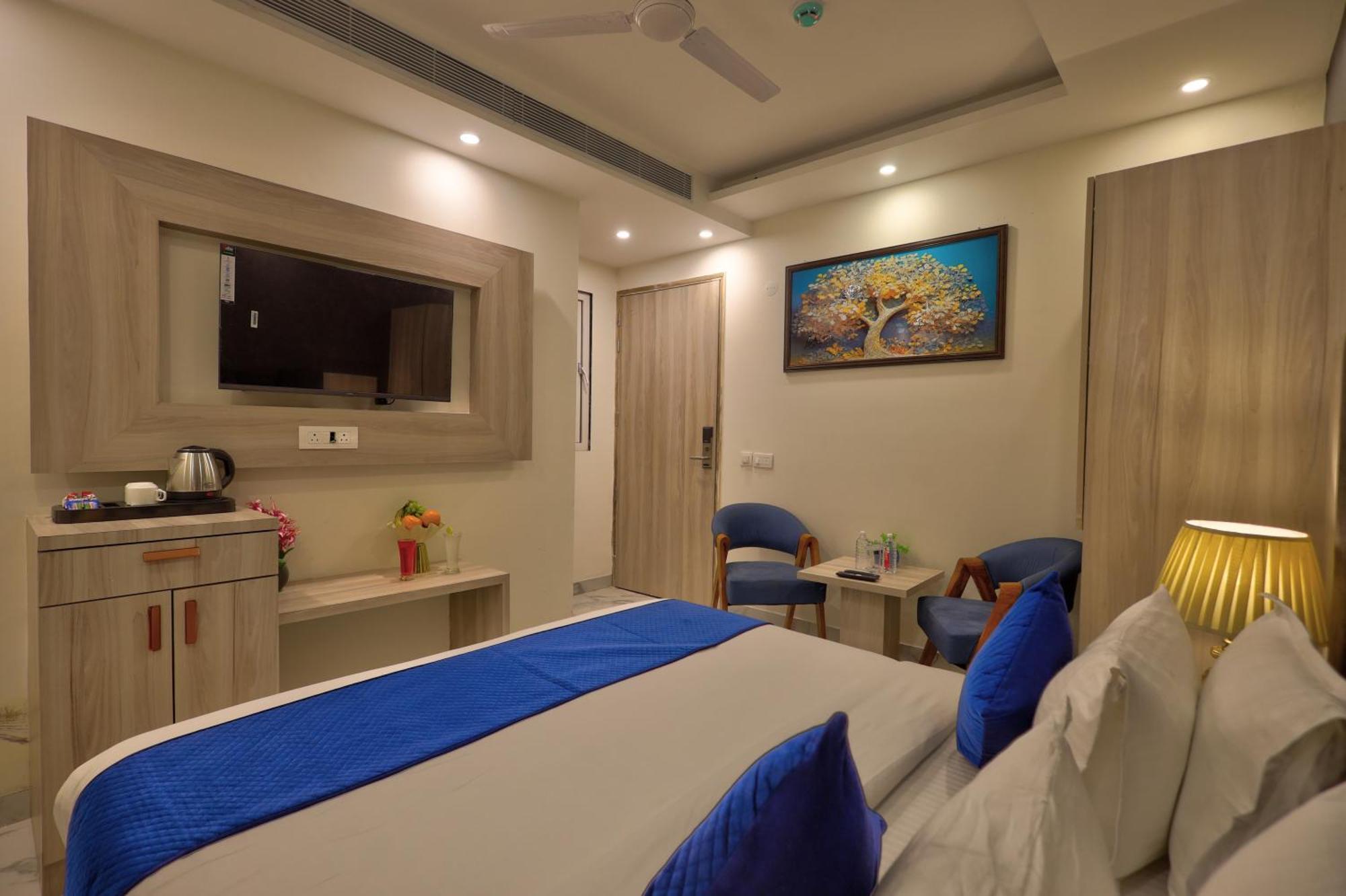 Hotel East Residency Aerocity Delhi Airport 4*