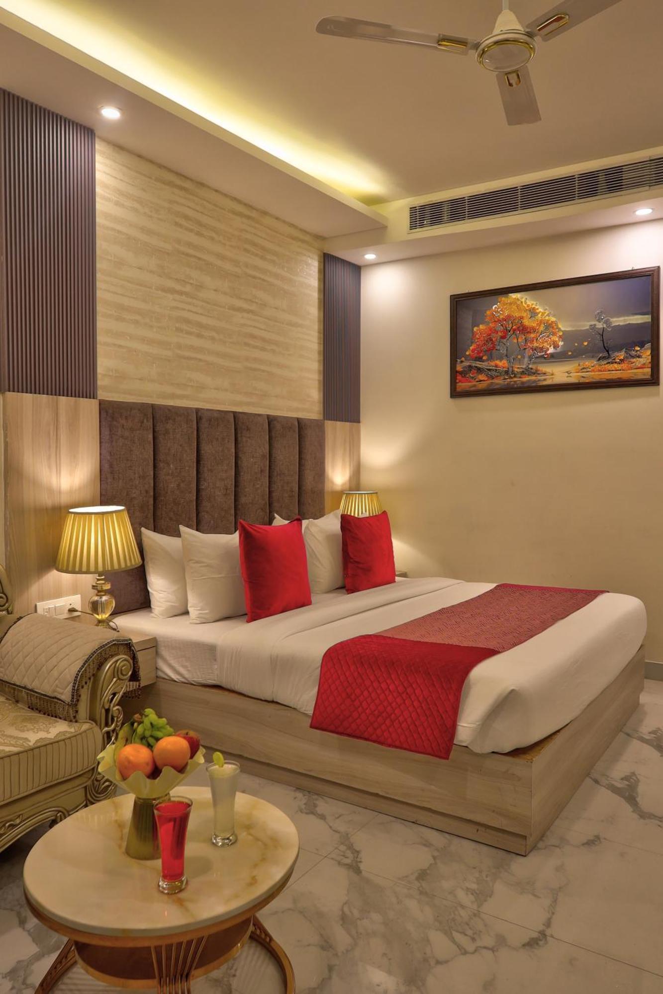 Hotel East Residency Aerocity Delhi Airport Hotel 4*