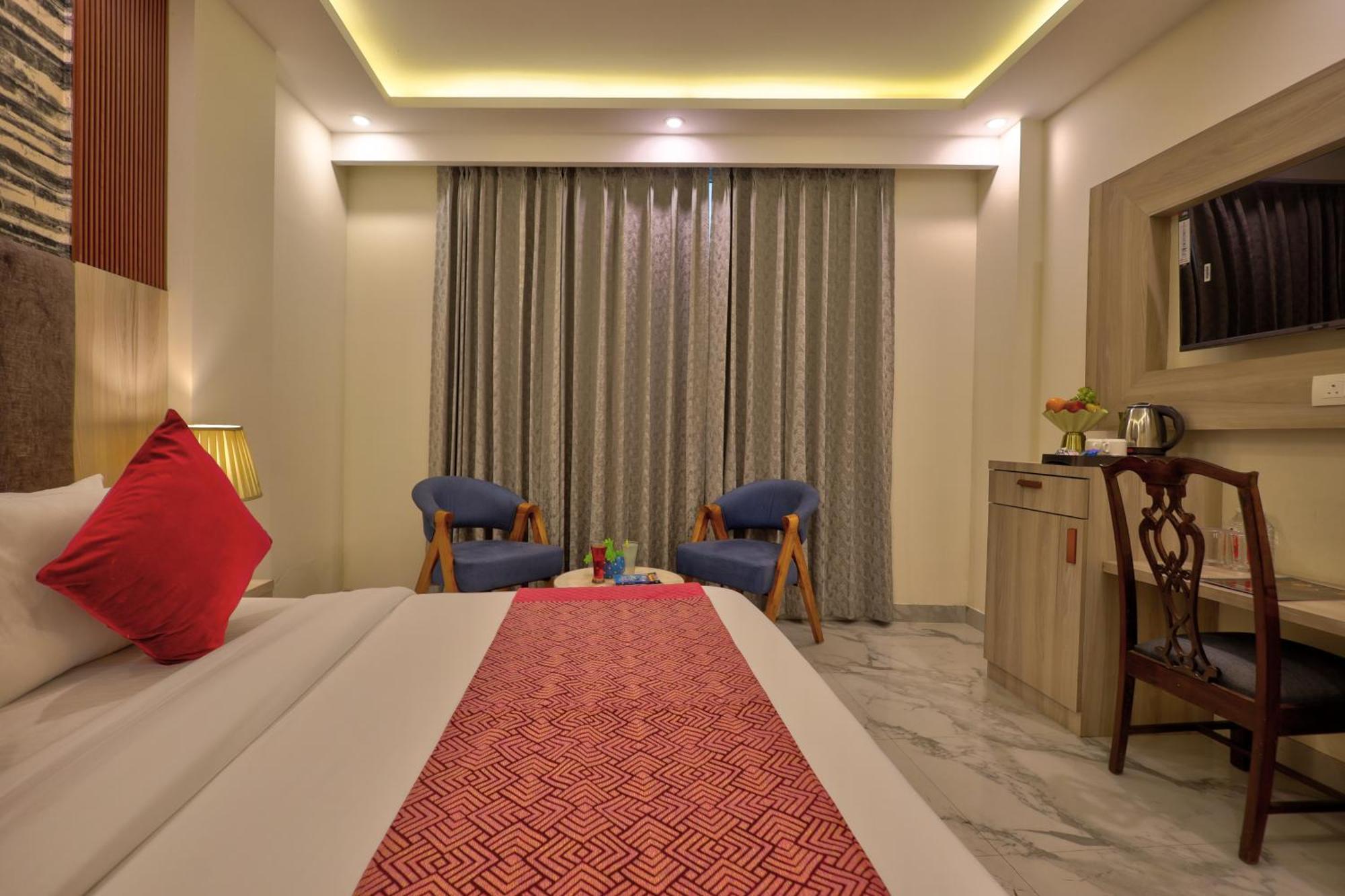 Hotel East Residency Aerocity Delhi Airport 4*