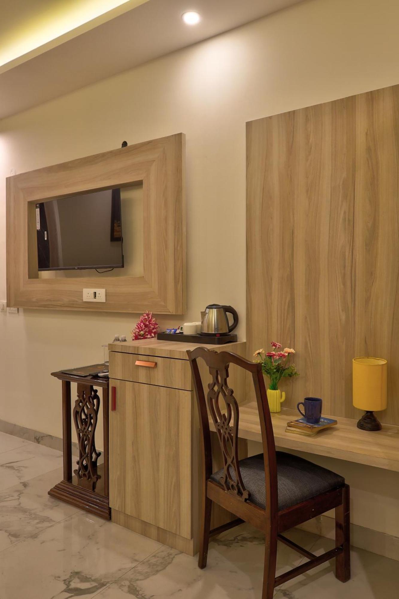 Hotel East Residency Aerocity Delhi Airport New Delhi