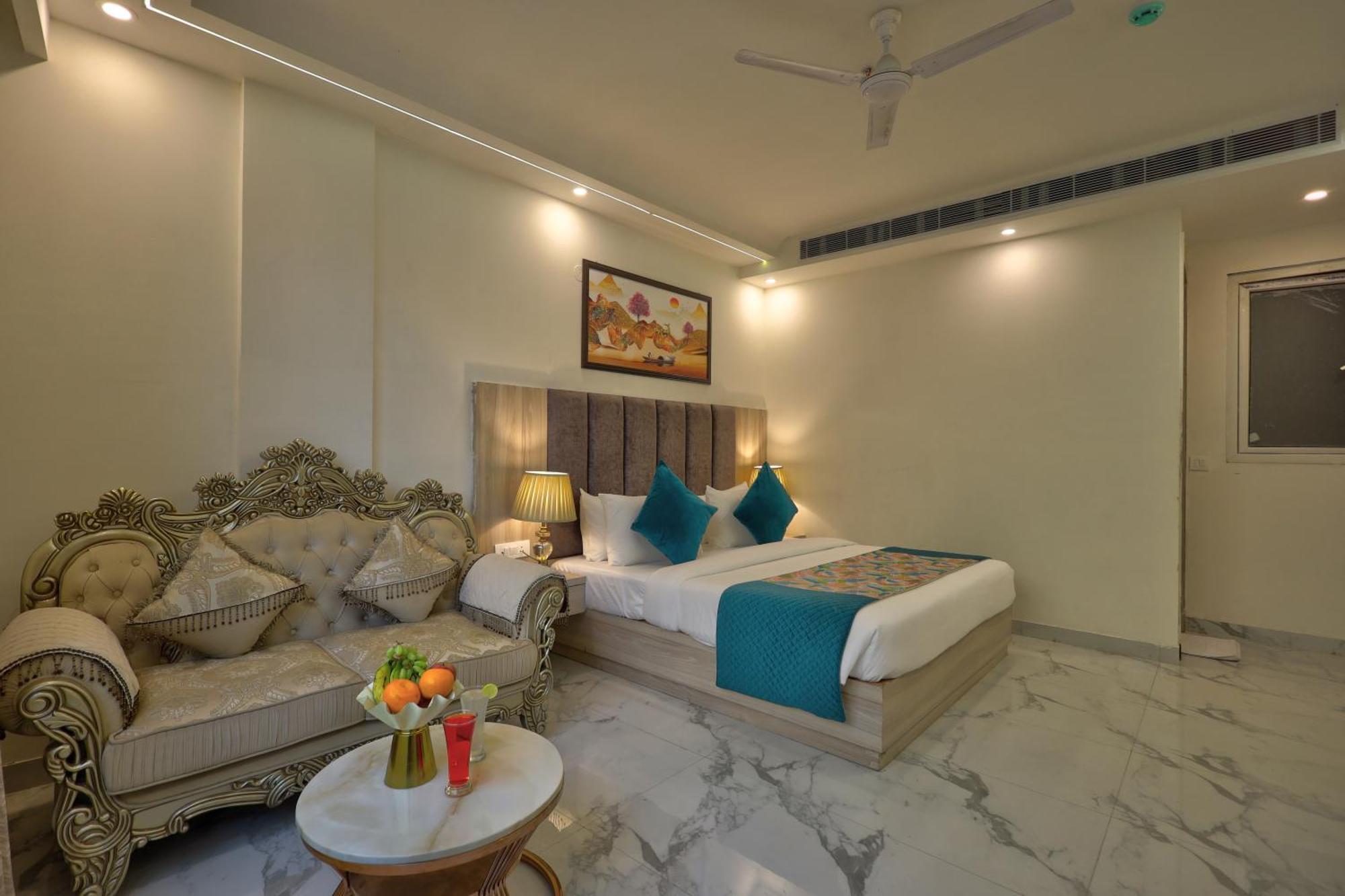 Hotel East Residency Aerocity Delhi Airport Hotel 4*