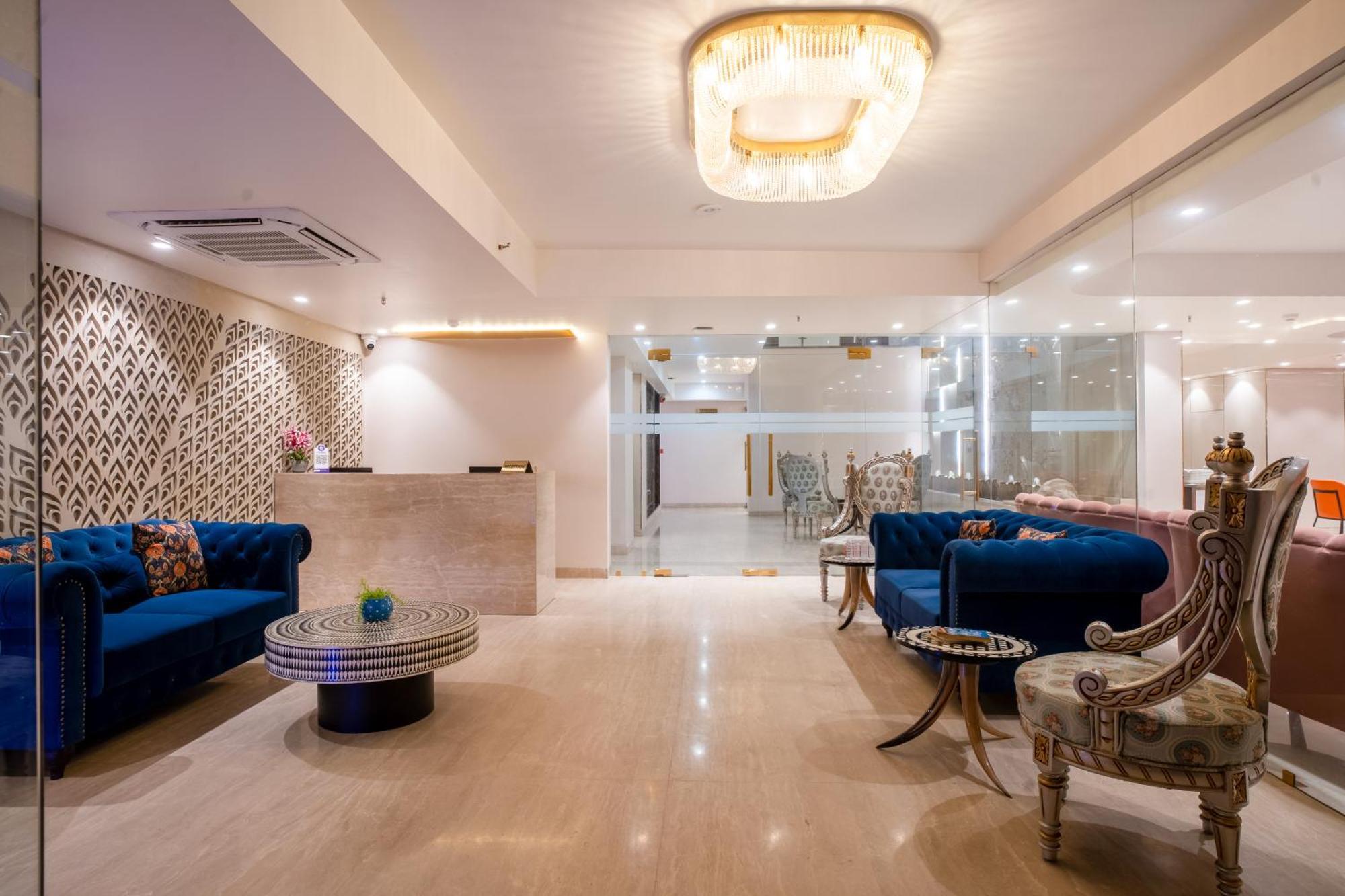 Hotel East Residency Aerocity Delhi Airport 4*